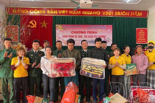 Tặng 55 suất quà cho người dân có hoàn cảnh khó khăn xã Sín Thầu dịp Tết Dương lịch 2026