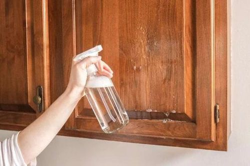 Cách vệ sinh tủ gỗ công nghiệp đơn giản, đẹp như mới mua