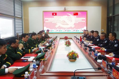 Hội đàm và giao lưu chính trị giữa các Đồn Biên phòng tỉnh Lào Cai và Trạm kiểm tra Biên phòng xuất nhập cảnh Hà Khẩu (tỉnh Vân Nam, Trung Quốc)