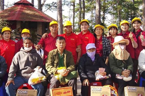 Trao tặng 450 suất quà cho người mù nhân dịp Tết Dương lịch 2026