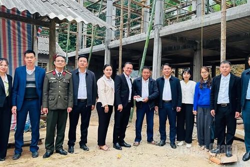 Xã Tân Mỹ trao 150 triệu đồng hỗ trợ sửa chữa, xây dựng nhà ở cho các gia đình chính sách