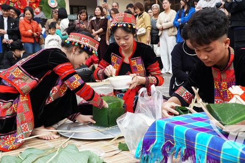 Rộn ràng 'Hương sắc vùng cao' tại Trường Phổ thông Vùng cao Việt Bắc