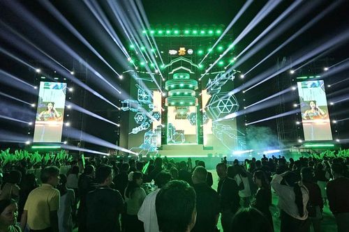 Người dân Huế đón năm mới 2026 với 'đại tiệc' nghệ thuật