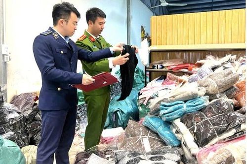 Thanh Hóa: Phát hiện hơn 3.000 sản phẩm quần áo không rõ xuất xứ