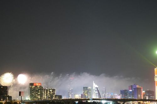 TP. Hồ Chí Minh: Rộn ràng, hân hoan chào đón năm mới 2026