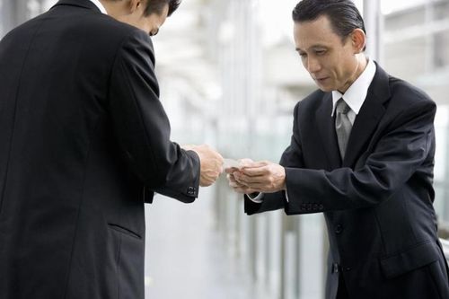 Vì sao người có địa vị xã hội cao thường không thích phô trương?