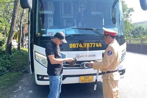 Nỗ lực đảm bảo bình yên trên các tuyến đường ở Huế