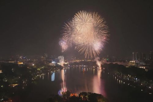 Hà Nội lung linh sắc màu chào năm mới