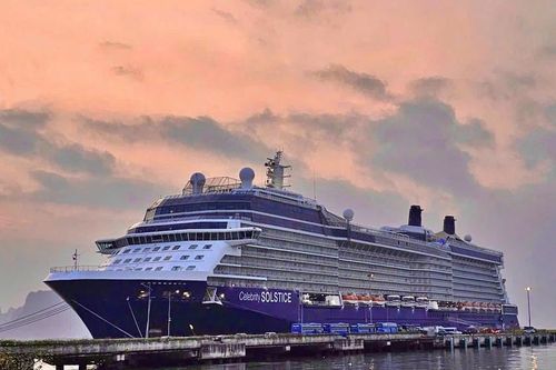 Quảng Ninh đón tàu biển Celebrity Solstice xông đất đầu năm 2026