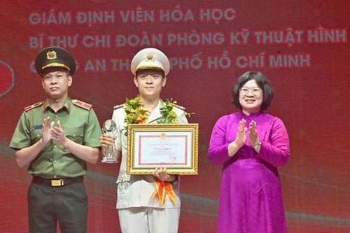 Công an TPHCM vinh dự có 3 cá nhân được tuyên dương 'Công dân trẻ tiêu biểu' và 'Thanh niên tiêu biểu'