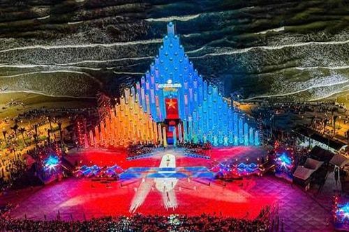 'Biển người' tại thành phố Hồ Chí Minh đón chào năm mới