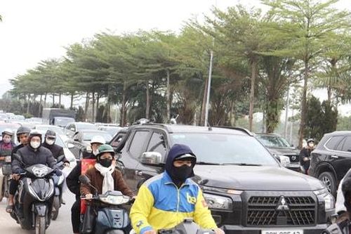 Ùn ứ dài ở cửa ngõ Thủ đô ngày đầu nghỉ Tết Dương lịch