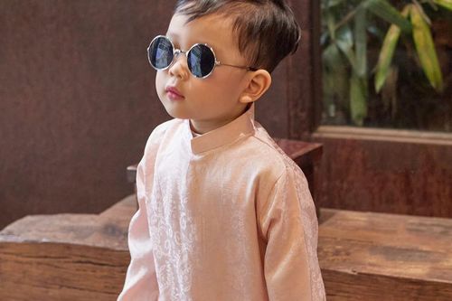 Trẻ em diện áo dài: Xu hướng thời trang Tết truyền thống và đáng yêu