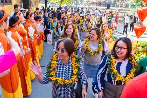 Đà Nẵng: 29 du khách Philippines 'xông đất' Hội An đầu năm mới