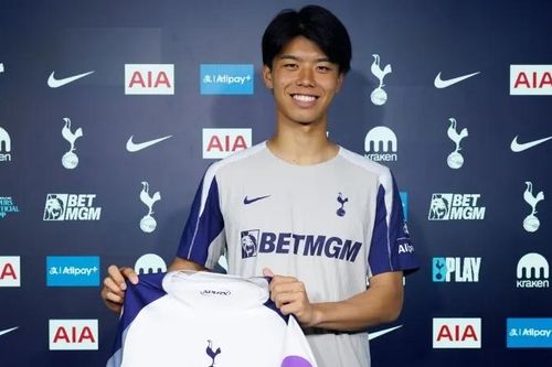 Cầu thủ Nhật Bản vỡ mộng ở Tottenham