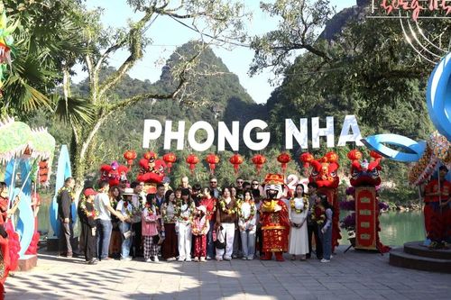 Sôi động ngày đầu năm mới