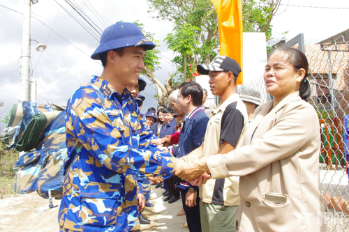Vùng 3 Hải quân khánh thành, bàn giao 3 ngôi nhà trong 'Chiến dịch Quang Trung'