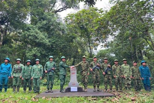 Biên cương in dấu chân anh