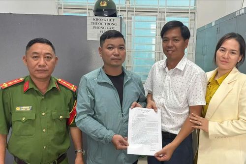 Trả lại gần nửa tỷ đồng cho công ty chuyển khoản nhầm