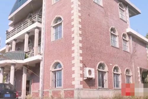 Chủ nhà tá hỏa phát hiện hàng xóm chiếm biệt thự gần 19 tỷ đồng làm chuồng gà