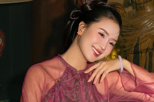 Hồng Diễm dịu dàng, hoa hậu Diệu Hoa tự hào về con gái vừa trúng tuyển vào Apple