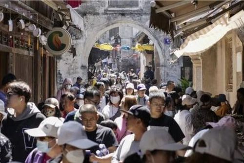 Quốc gia tăng số ngày nghỉ để khuyến khích dân đi chơi, tiêu tiền