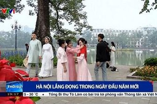 Hà Nội lắng đọng trong ngày đầu năm mới