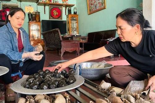 Chiếc bánh 5.000 đồng và ngọn lửa trăm năm của một làng nghề