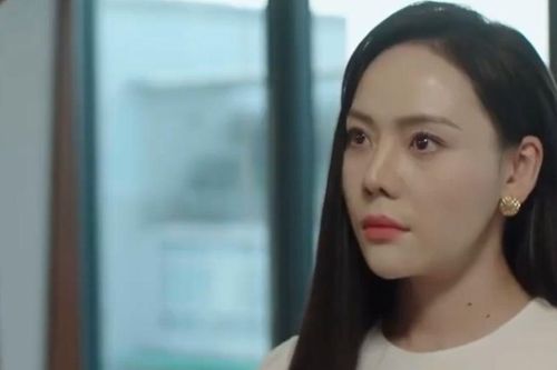 Phim giờ vàng tối nay 2/1: Huyền Trang tỏ vẻ yếu đuối trước mặt người tình