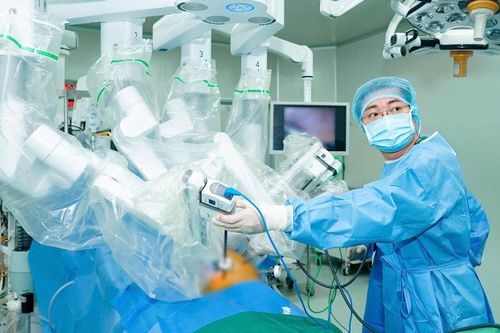 Phẫu thuật bằng robot: Lợi ích và rào cản