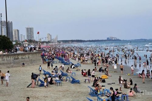 Biển Vũng Tàu đón hơn 33.000 lượt khách ngày đầu năm mới