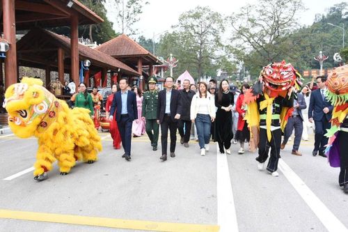 Lạng Sơn đón đoàn du khách quốc tế 'xông đất' đầu năm 2026