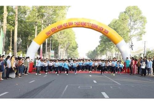 Phường Cao Lãnh: Hơn 1.200 học sinh chạy đồng hành chào mừng Tết Dương lịch 2026