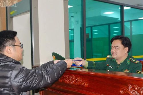 'Phục vụ nhanh nhất, tốt nhất' nhu cầu xuất, nhập cảnh