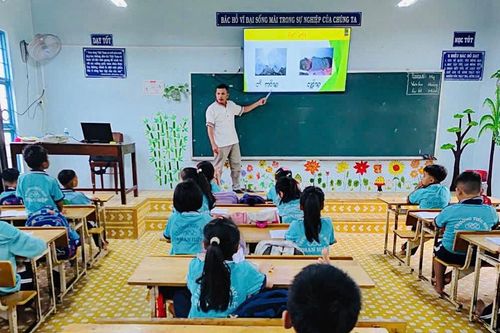Bền bỉ gieo mầm văn hóa nơi vùng đất nắng gió