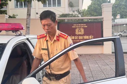 CSGT Lâm Đồng dẫn đường, đưa người bị nạn đi cấp cứu kịp thời