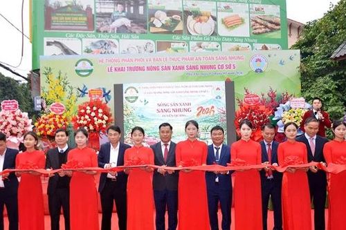 Khai trương Trung tâm Nông sản xanh Sáng Nhung tại Phú Thọ