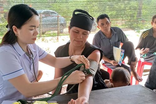Bản xa vui 'đón sóng'