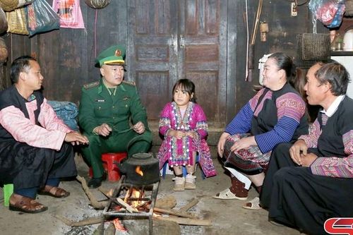 Ấm áp nghĩa tình 'bản - bản'