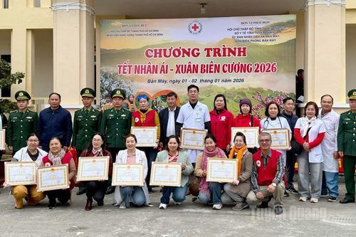 'Tết Nhân ái - Xuân Biên cương' ở Bản Máy
