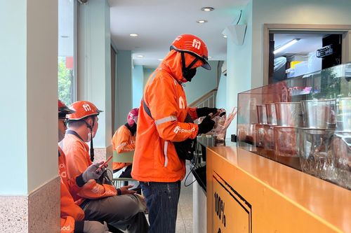 Làm việc xuyên Tết Dương lịch để có thêm thu nhập, bớt lo chi tiêu