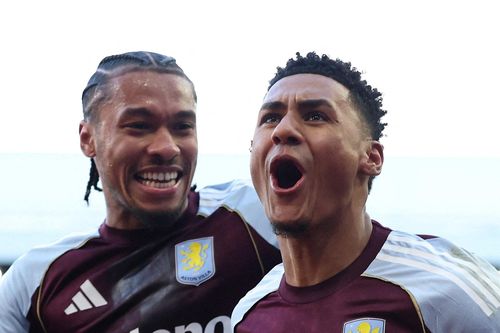 Aston Villa tạm chiếm vị trí thứ hai của Man City