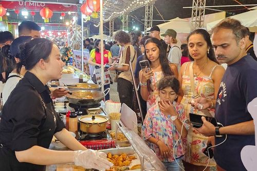 Không gian ẩm thực Cheer Fest hút khách dịp đón năm mới 2026