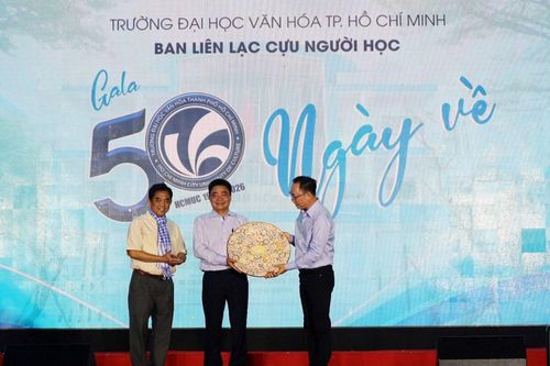 Xúc động chương trình giao lưu nghệ thuật Gala '50 năm - Ngày về'