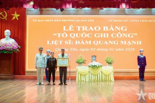 Trao Bằng Tổ quốc ghi công liệt sĩ Đàm Quang Mạnh