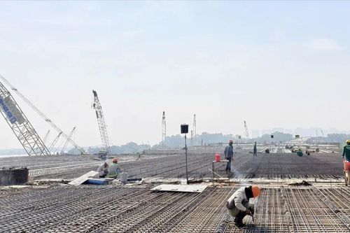 Tất bật trên những công trình trọng điểm