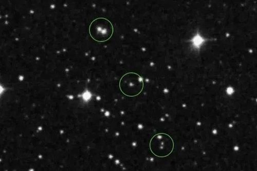Bộ ảnh cũ hơn 70 tuổi hé lộ manh mối về UFO