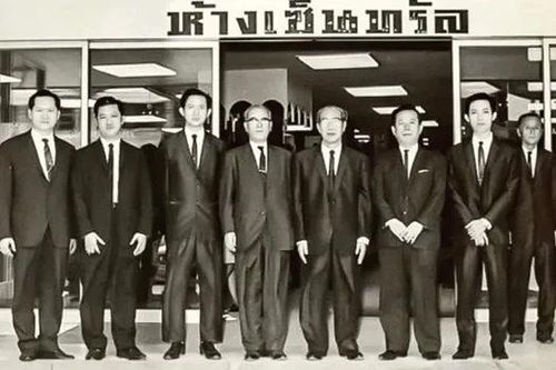 Bí quyết giàu 'nứt vách' vẫn hòa thuận của gia tộc tỷ phú Thái Lan