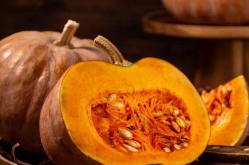 Bí ngô rất bổ dưỡng nhưng bác sĩ cảnh báo 5 nhóm người này không nên ăn
