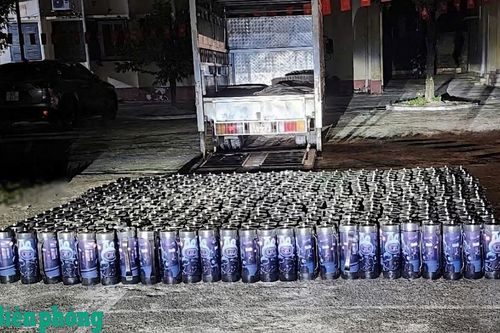 Đồn Biên phòng Đồng Văn phát hiện, bắt giữ vụ vận chuyển trái phép 472 bình khí cười